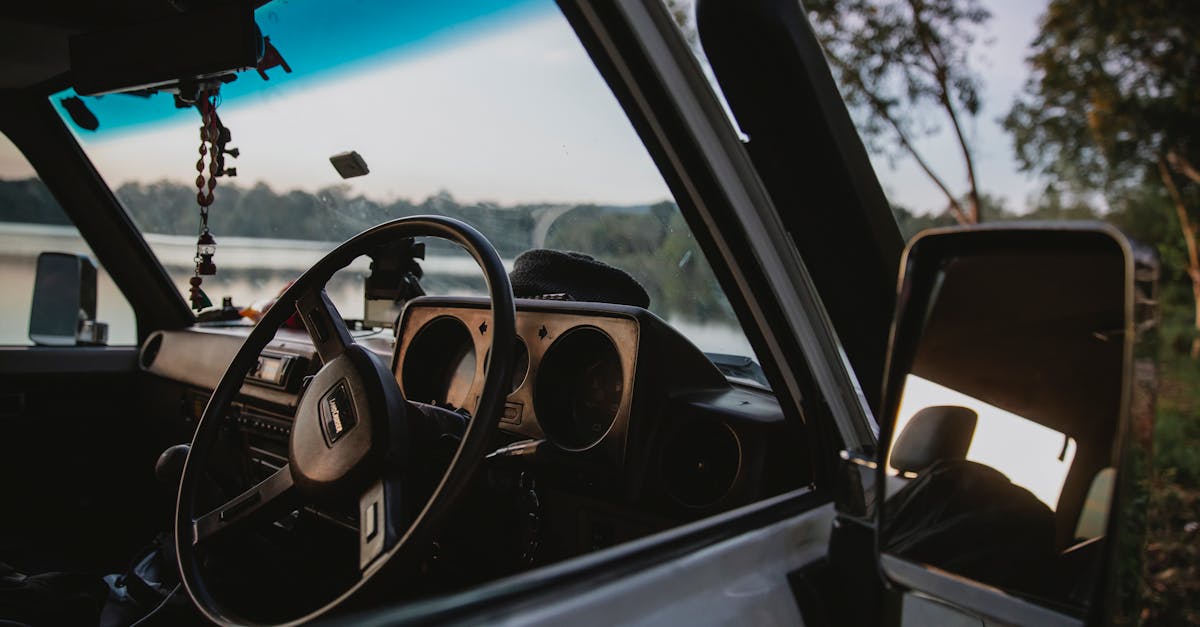 Comparison of Aftermarket vs OEM Windscreens in Cost Implications